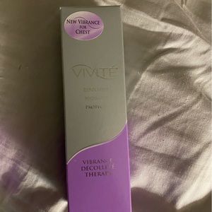 Vivite Décolleté Therapy for the chest area. New in box. Never opened 1.7 fl oz